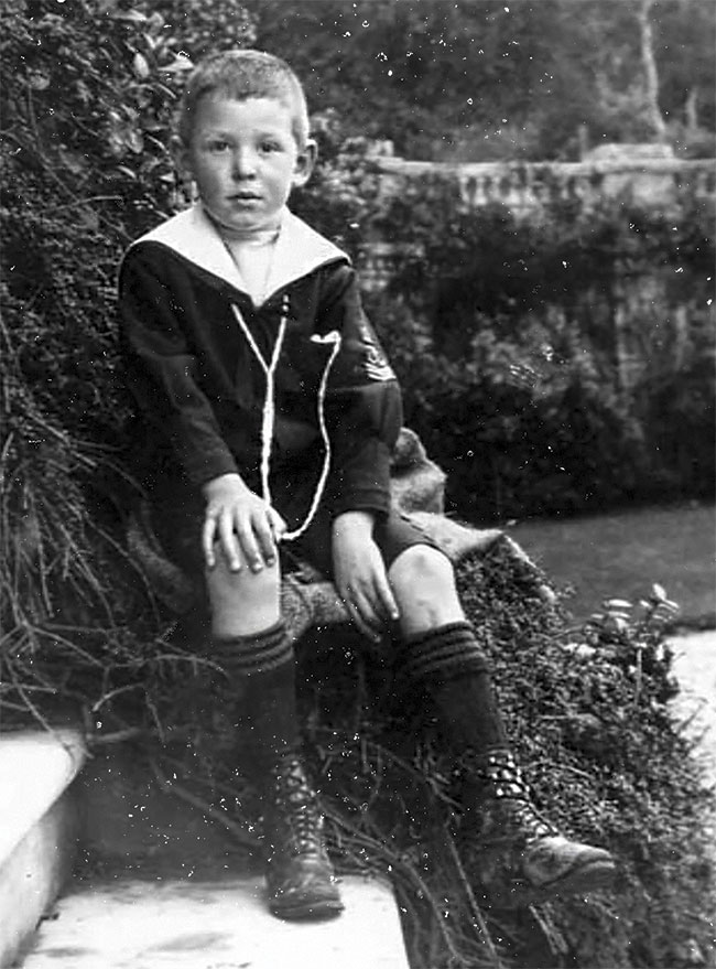 Lewis Early Life